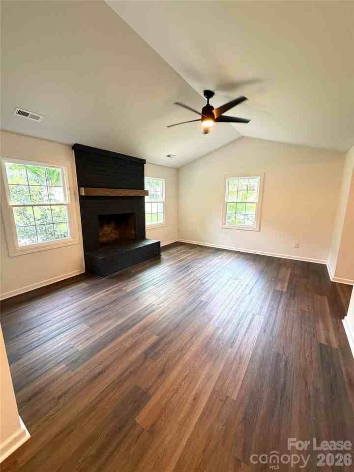 5406 Barrington Dr - Photo 3 of 20