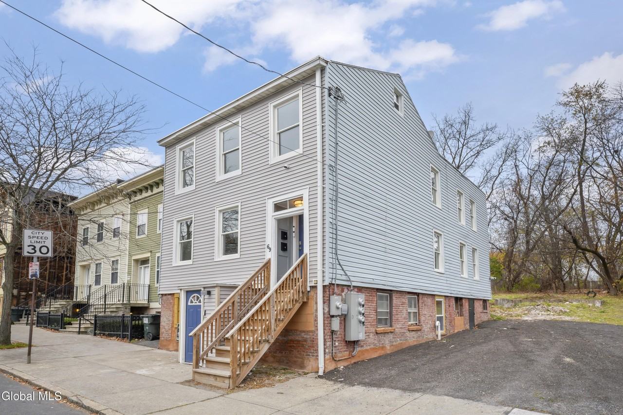 69 2nd St #2