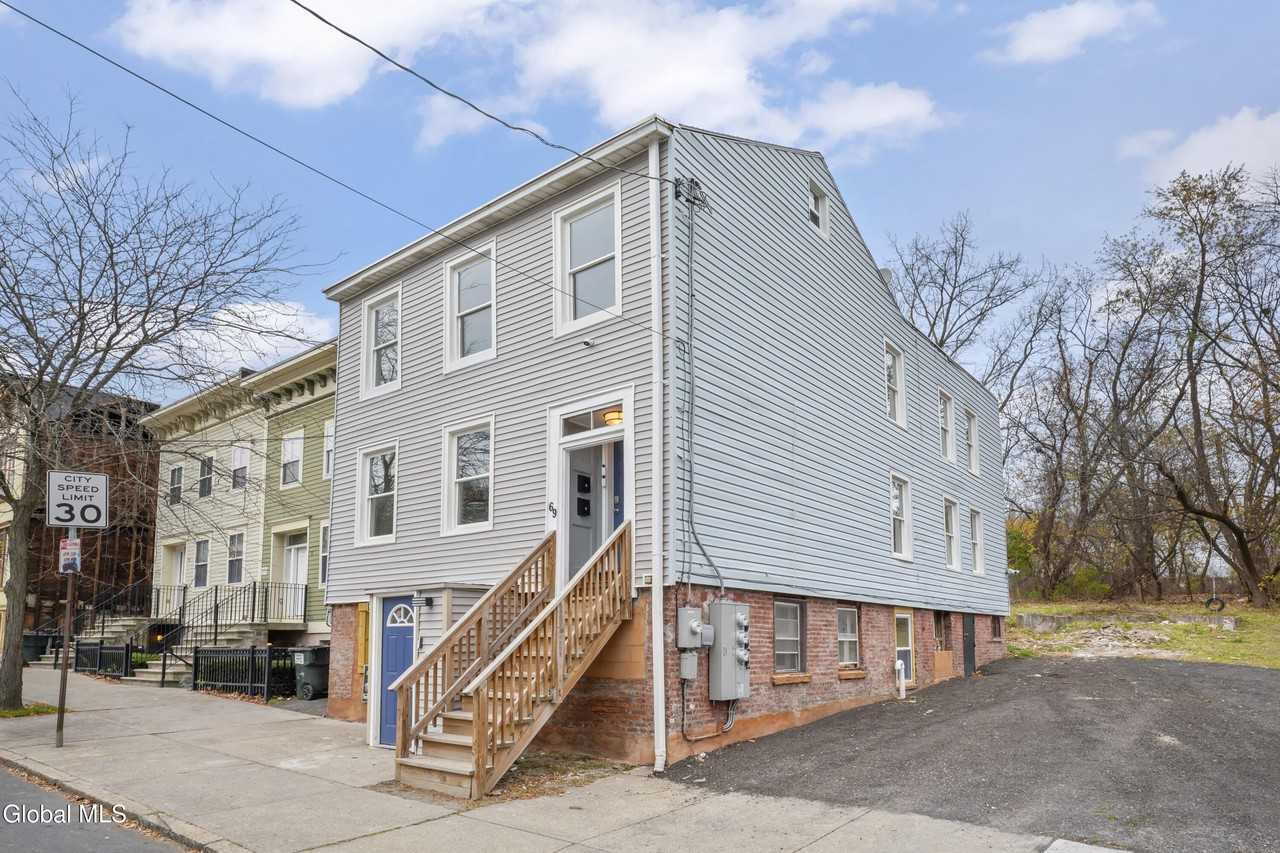 69 2nd St #3