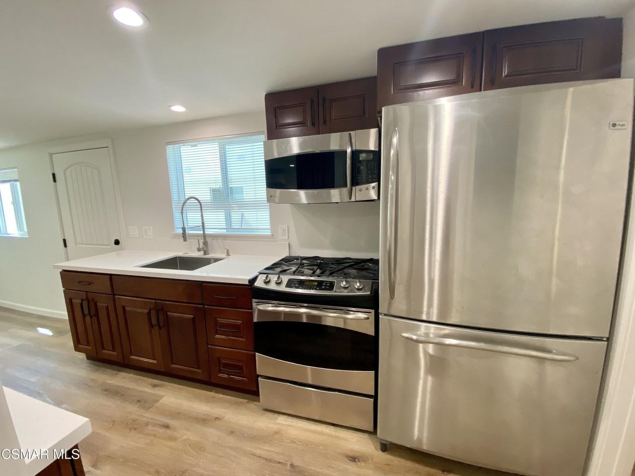 423 Saratoga St #3-4 - Photo 5 of 22