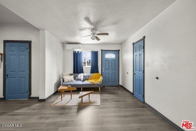 3611 Whiteside Street #B - Photo 2 of 12