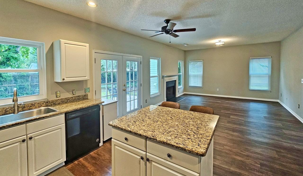 94 Blairmore Dr - Photo 3 of 23