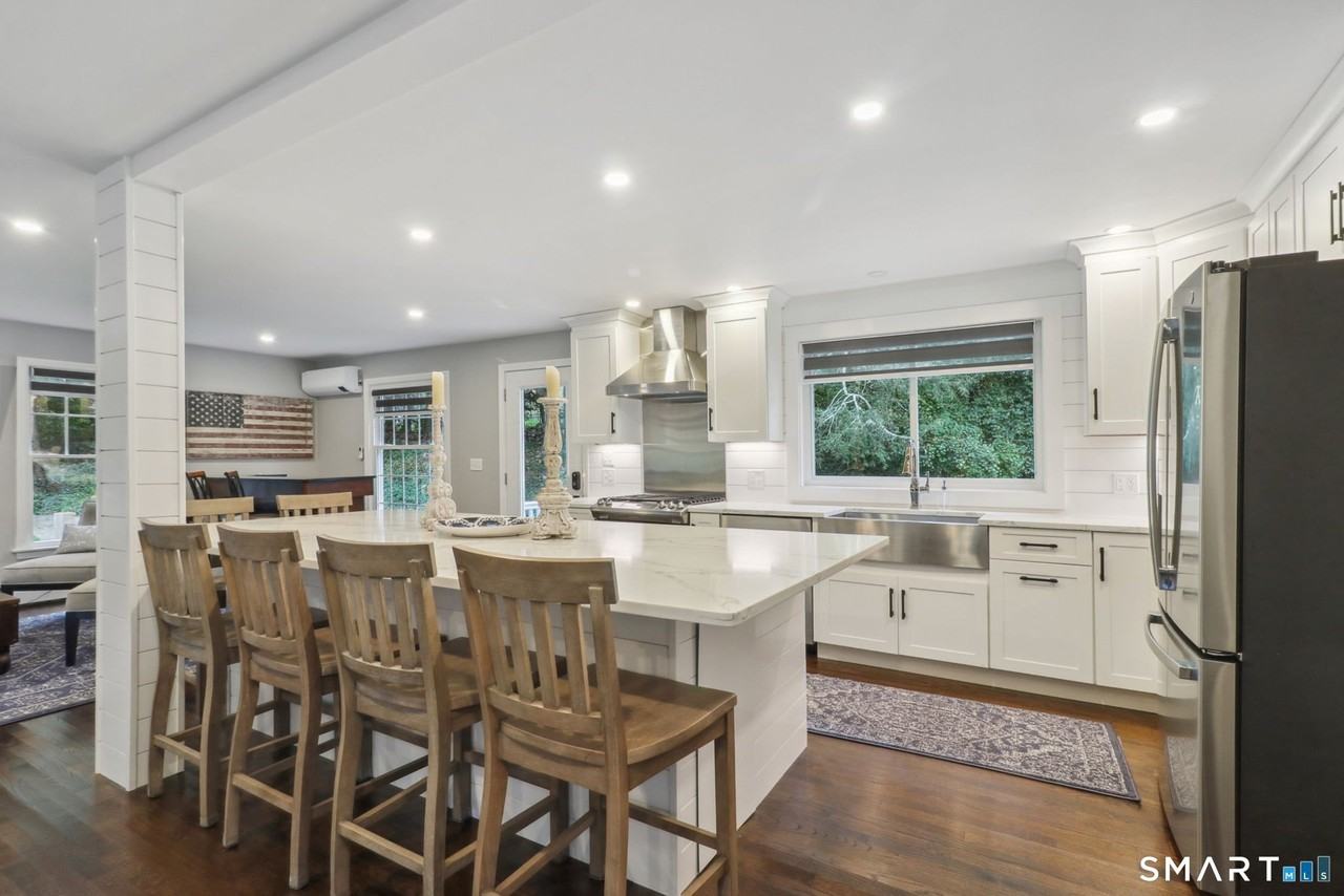 60 Little Meadow Rd - Photo 4 of 28