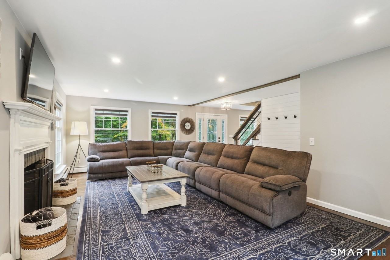 60 Little Meadow Rd - Photo 7 of 28