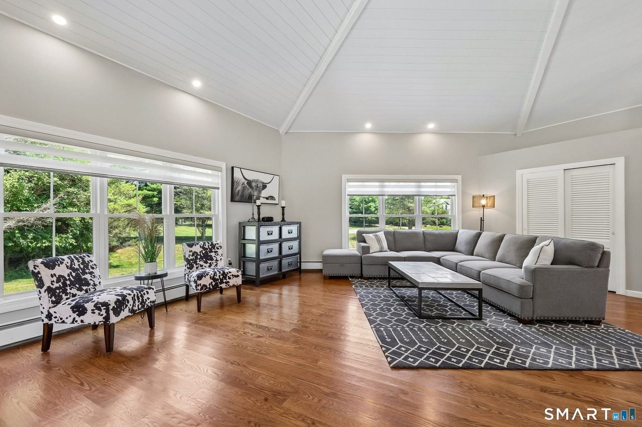 687 Richies Way - Photo 4 of 26