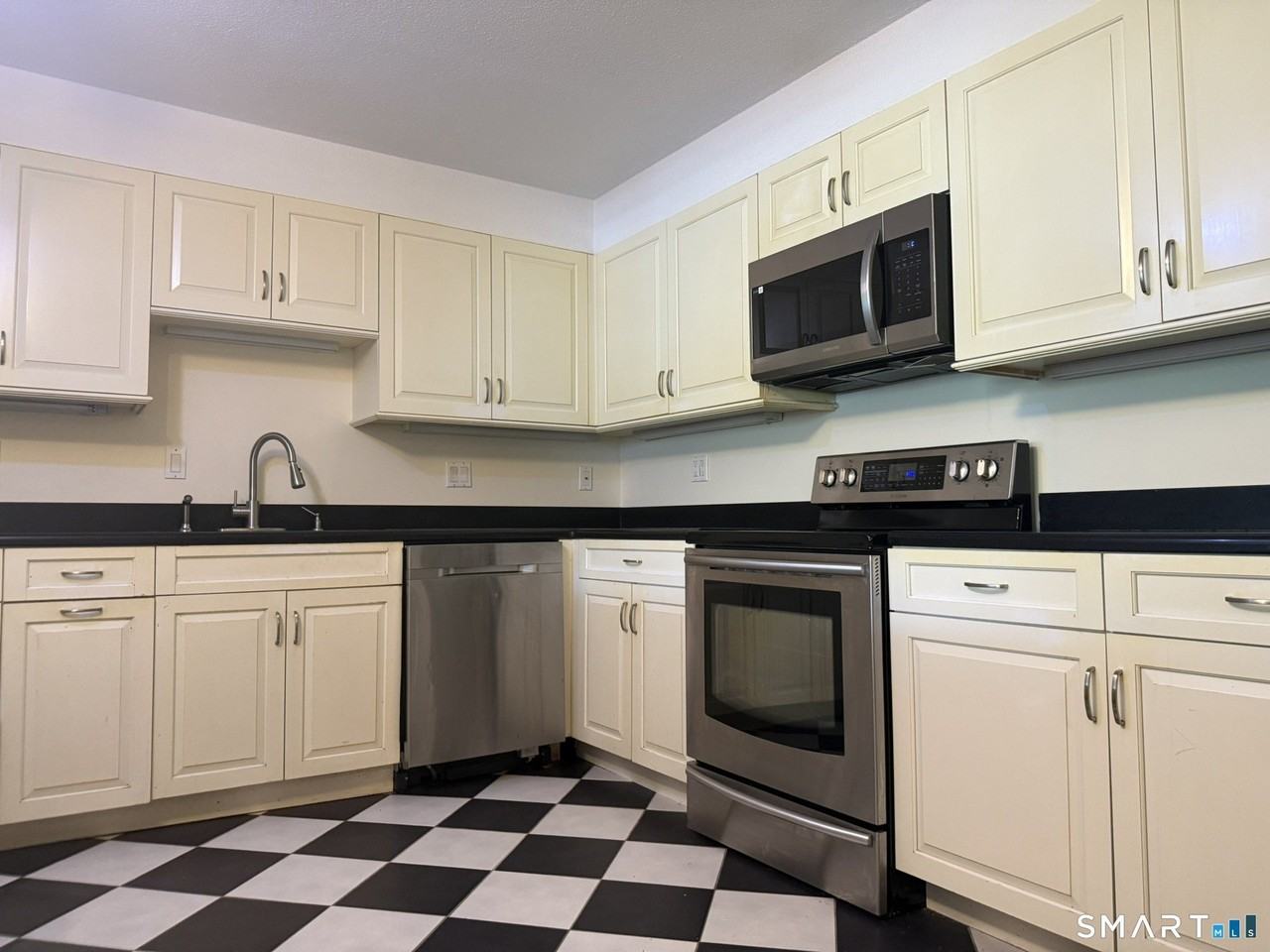1460 Elm St #132 - Photo 7 of 33