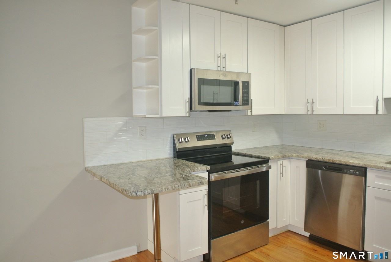 670 Boston Post Rd #5 - Photo 3 of 18