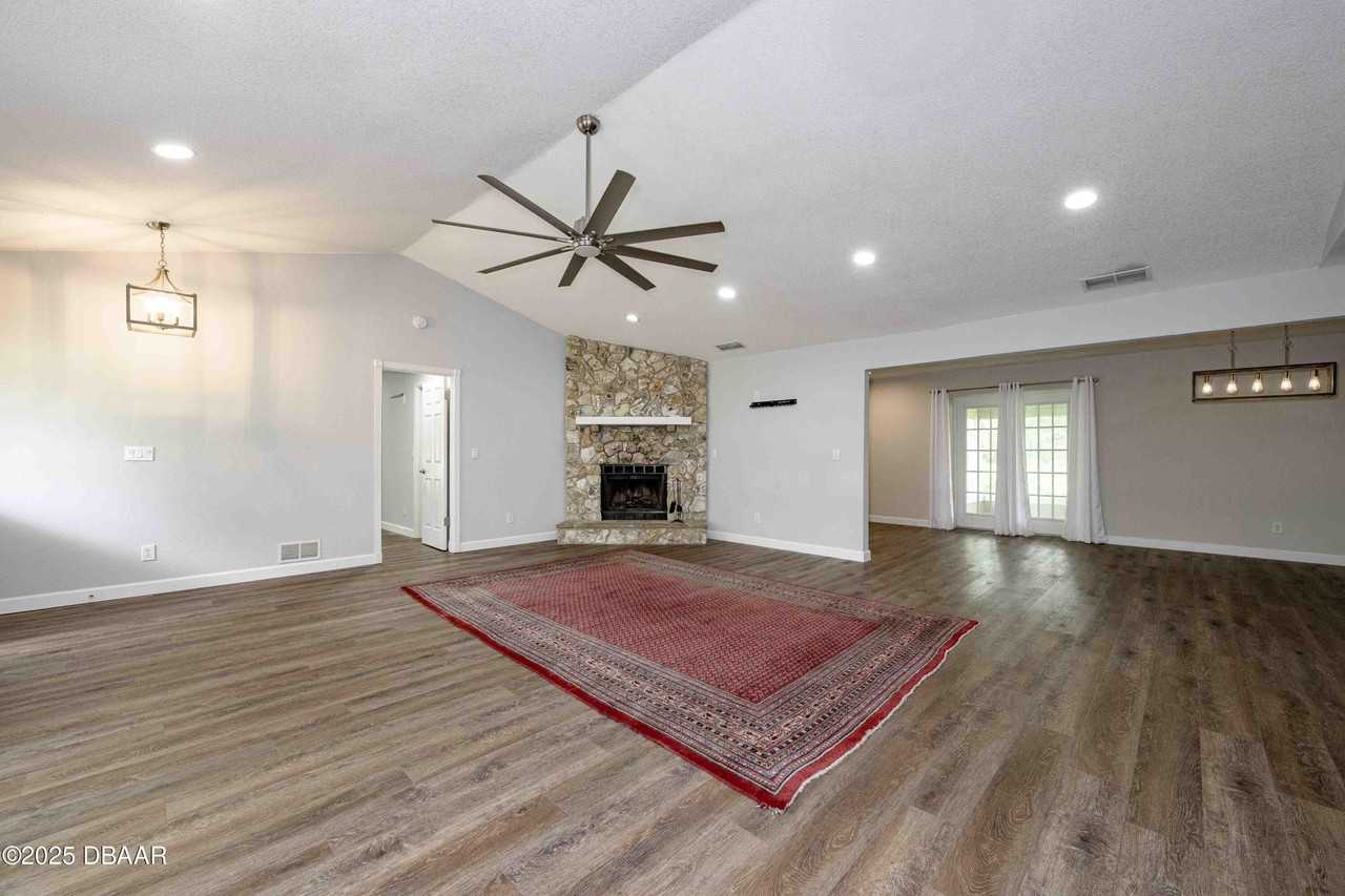 6118 Del Rio Dr - Photo 3 of 15