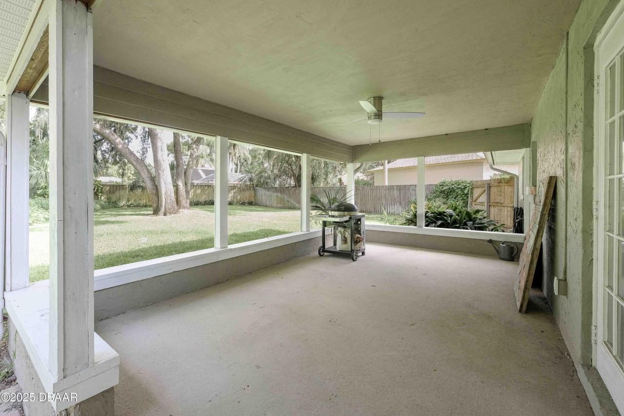 6118 Del Rio Dr - Photo 4 of 15
