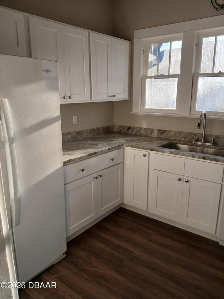 316 Michigan Ave - Photo 6 of 9