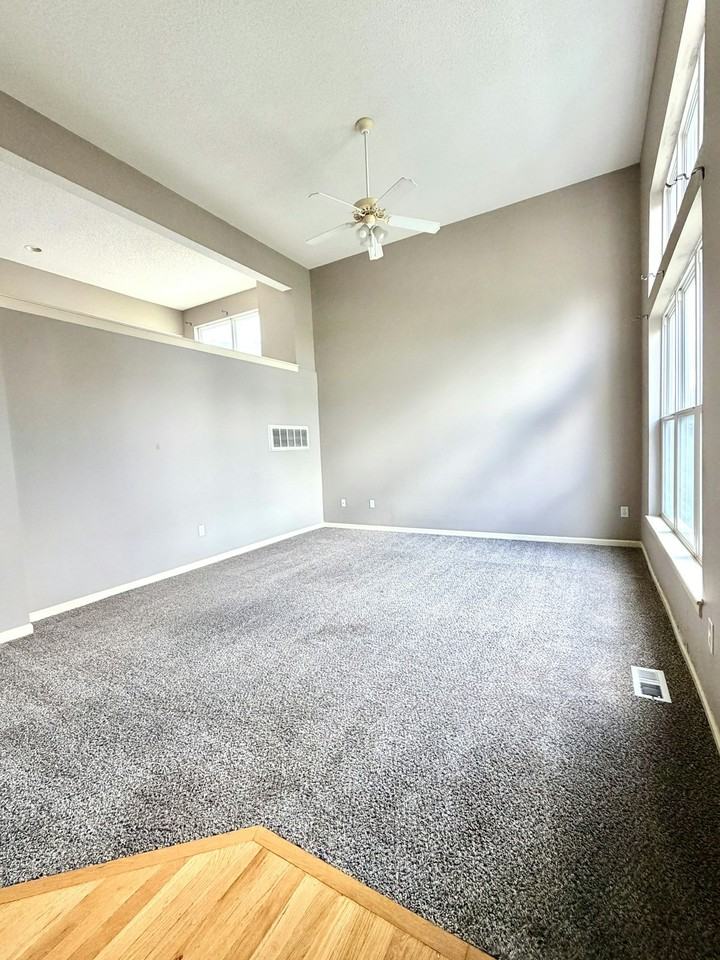 224 North Hedge Lane - Photo 3 of 31