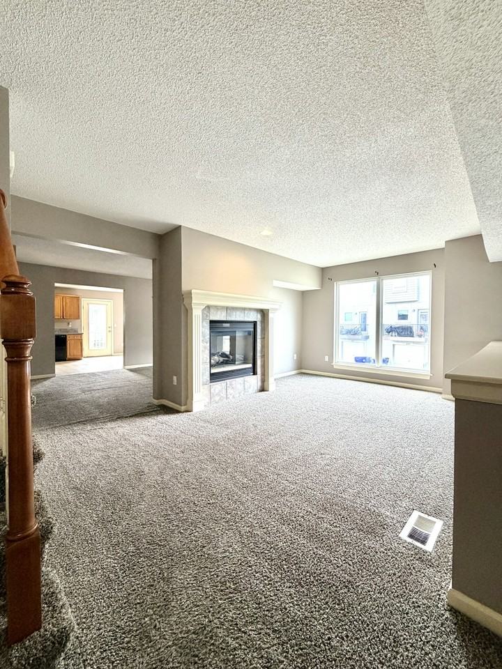224 North Hedge Lane - Photo 7 of 31