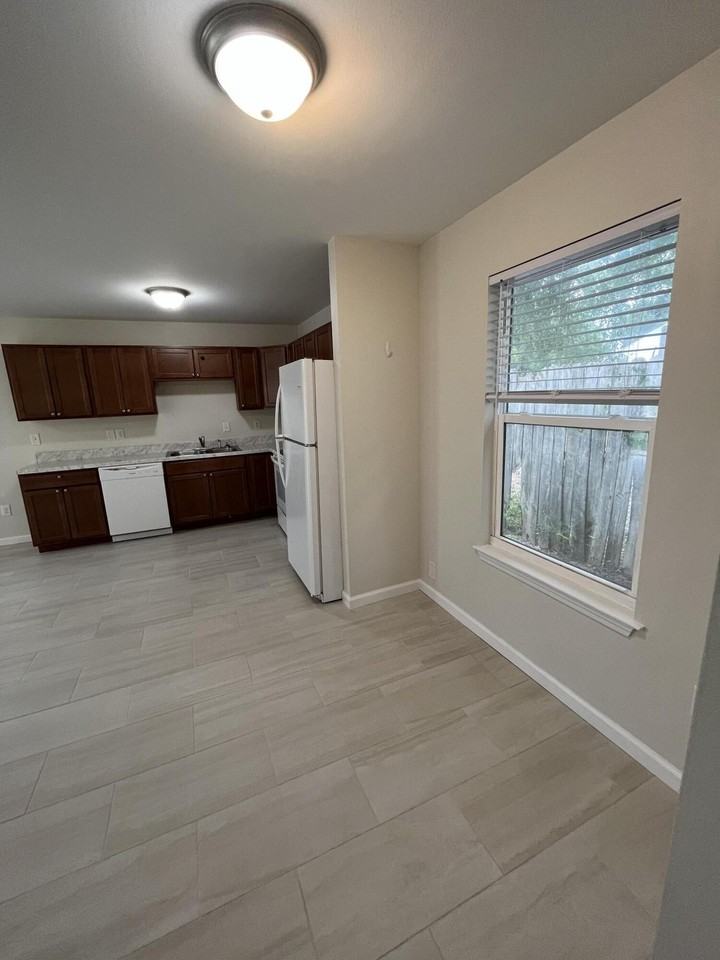19 Park Cir Se #A - Photo 6 of 10