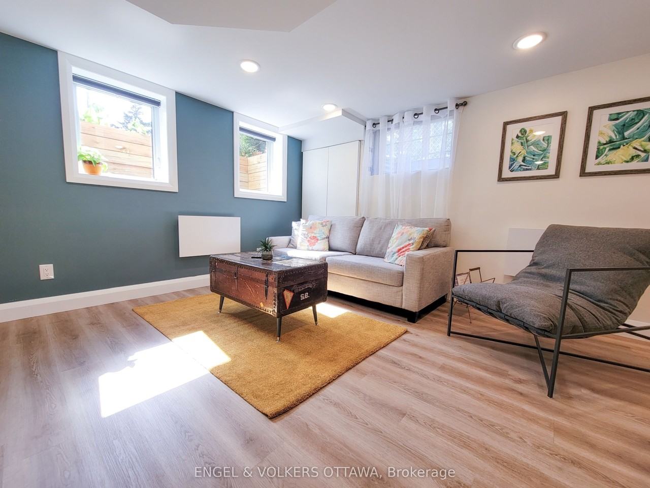 2075 Balharrie Ave - Photo 3 of 25
