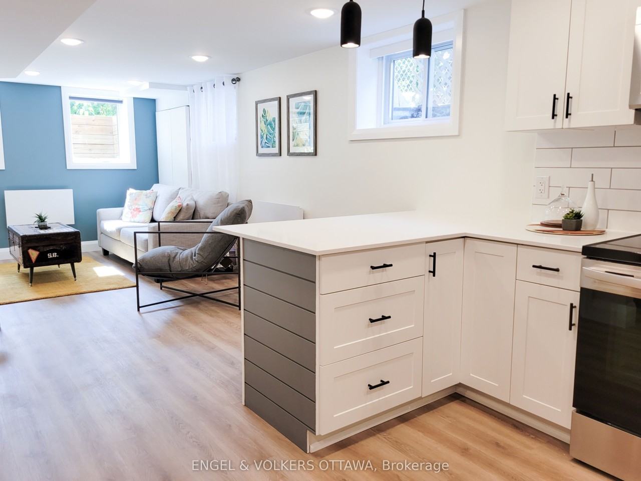 2075 Balharrie Ave - Photo 5 of 25