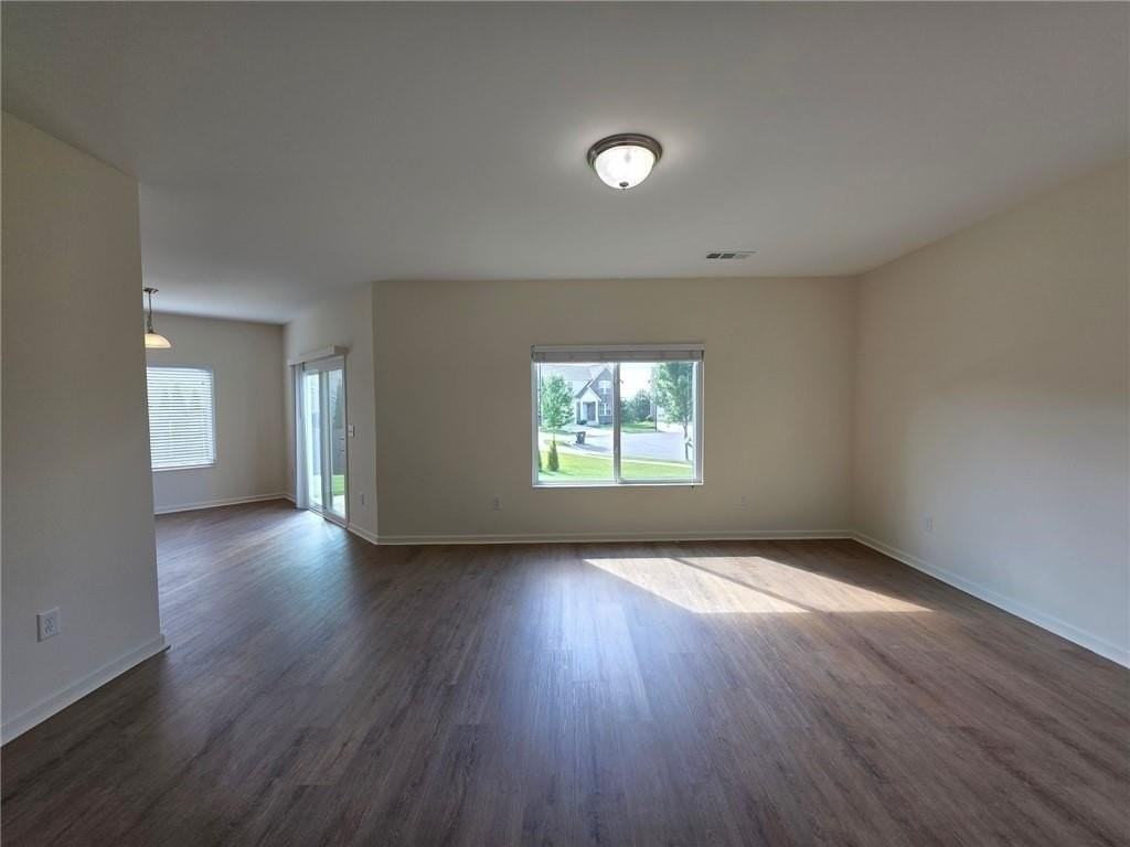 1490 Avalon Creek Rd - Photo 3 of 20