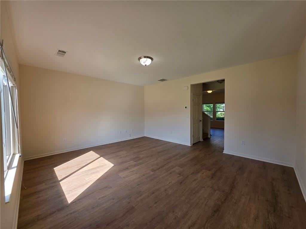 1490 Avalon Creek Rd - Photo 4 of 20