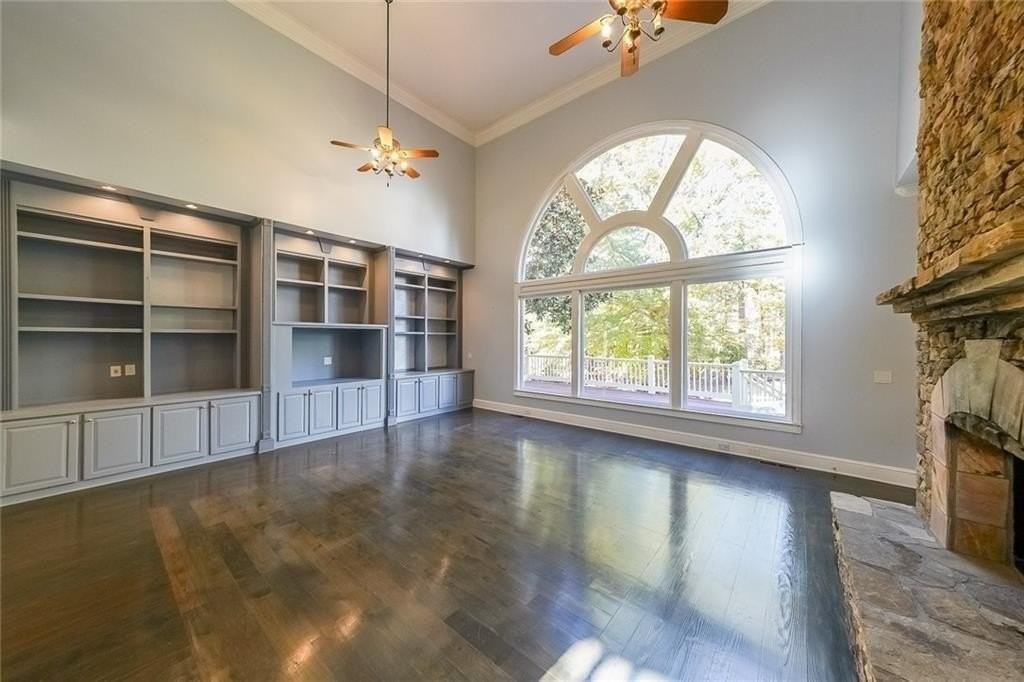 2747 Lockerly Ln - Photo 4 of 24