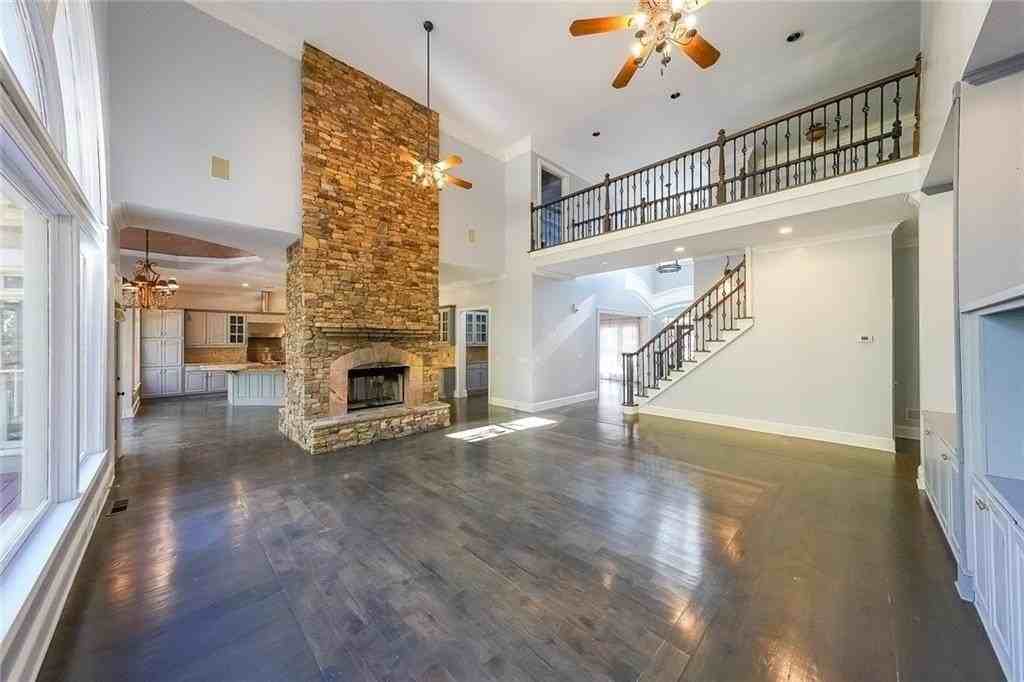 2747 Lockerly Ln - Photo 5 of 24