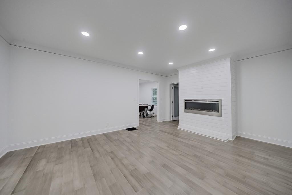 593 Lynnhaven Dr Sw - Photo 2 of 44