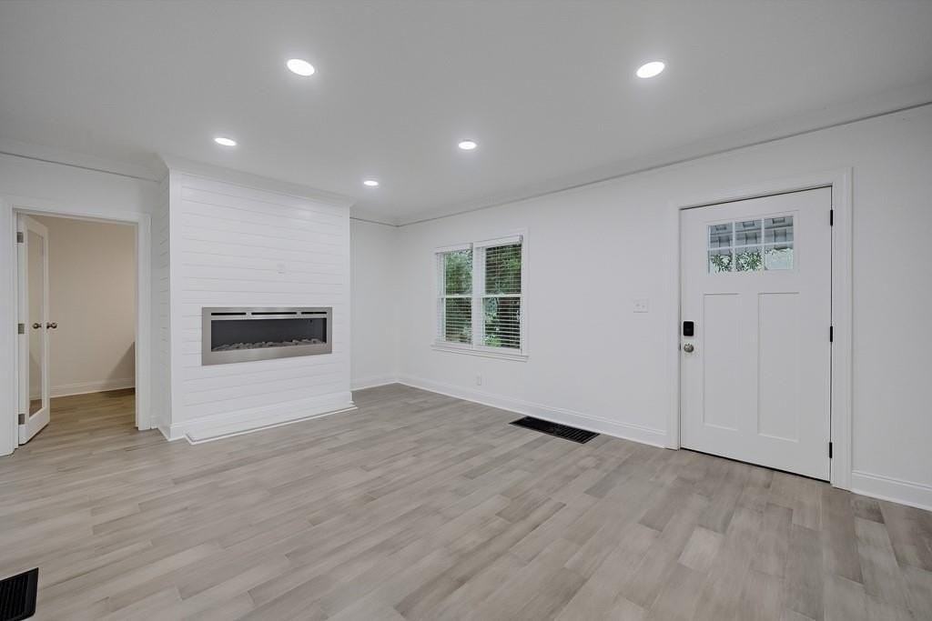 593 Lynnhaven Dr Sw - Photo 3 of 44