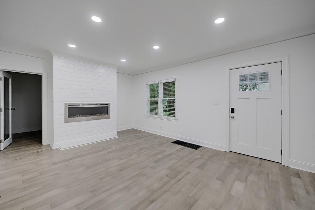 593 Lynnhaven Dr Sw - Photo 5 of 44