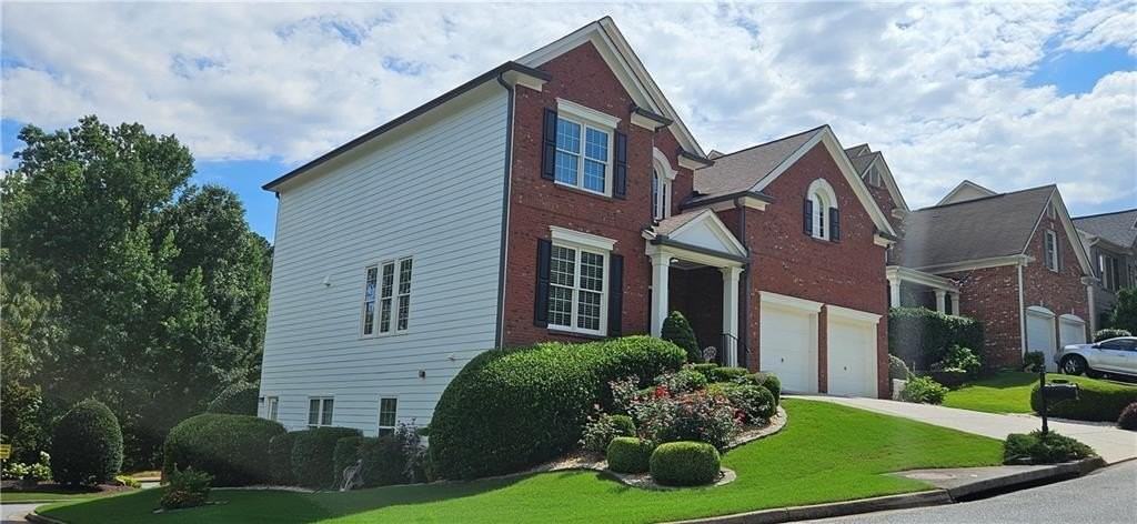 647 Maple Grove Way - Photo 3 of 37