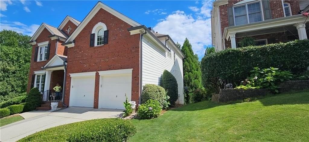 647 Maple Grove Way - Photo 4 of 37