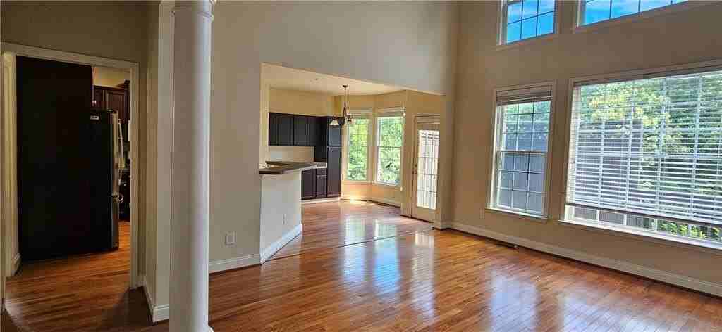 647 Maple Grove Way - Photo 7 of 37