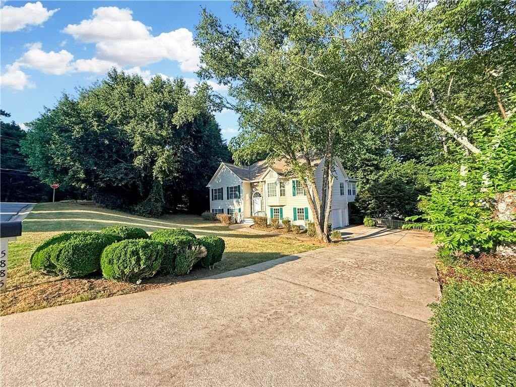 5885 Sarah Orr Ln - Photo 2 of 26