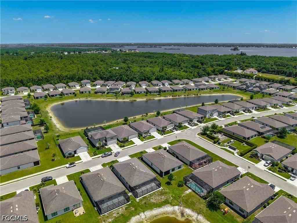 16056 Enclaves Cove Dr - Photo 2 of 34