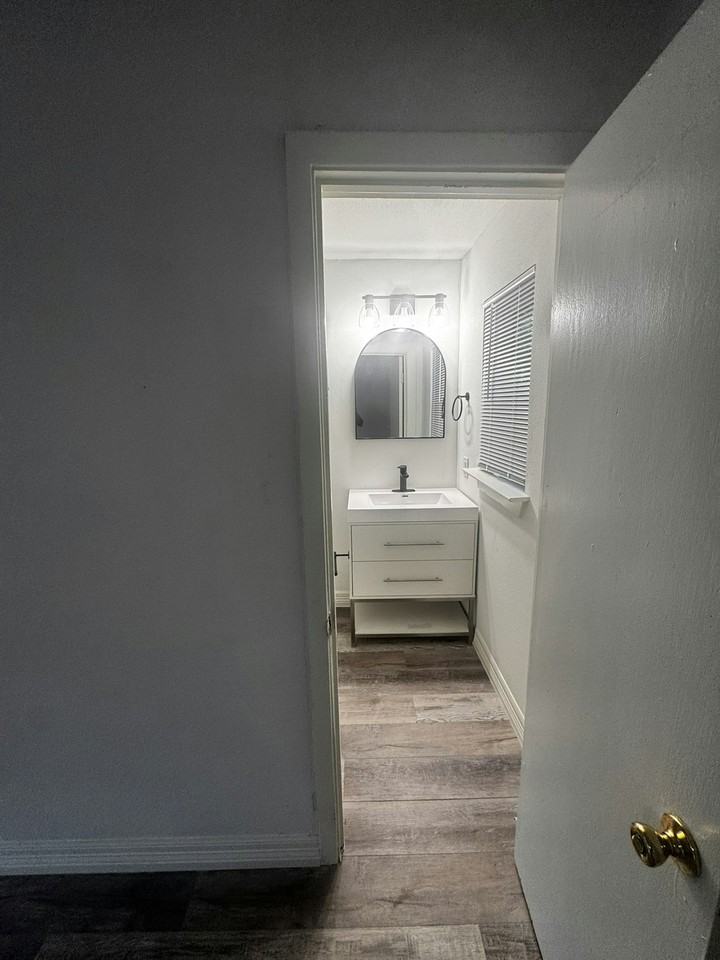 1203 Panhandle St, Unit 5 - Photo 5 of 8