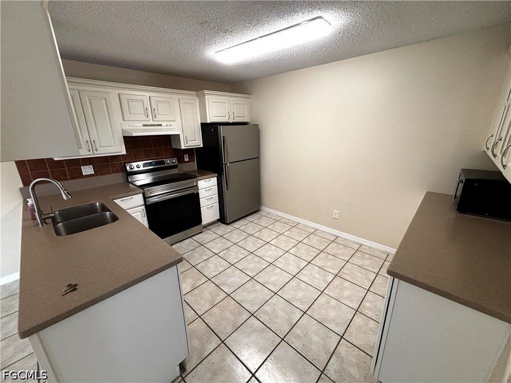 5660 Foxlake Dr - Photo 3 of 15