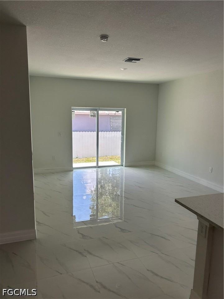 701 W 12th St - Photo 6 of 8