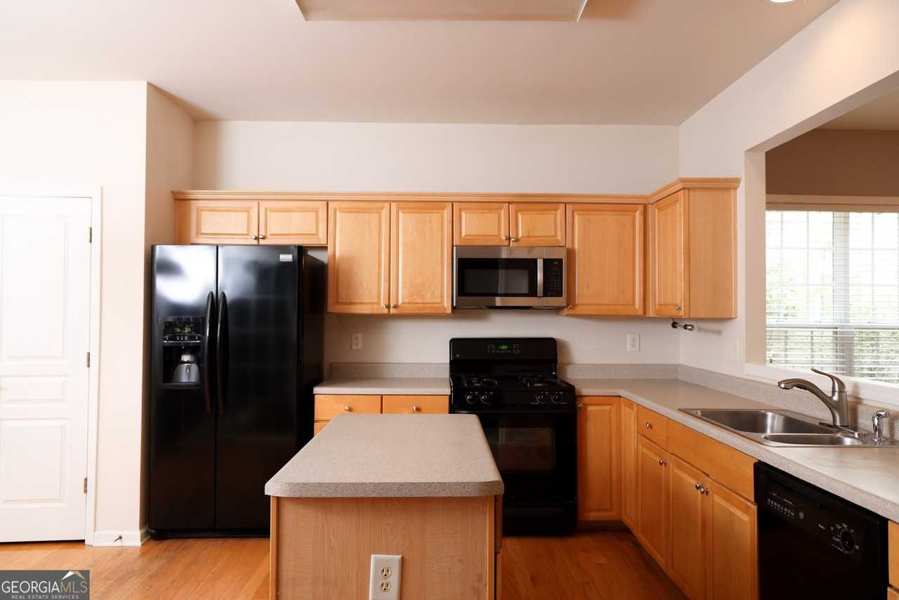 6335 Waveland Dr - Photo 5 of 33