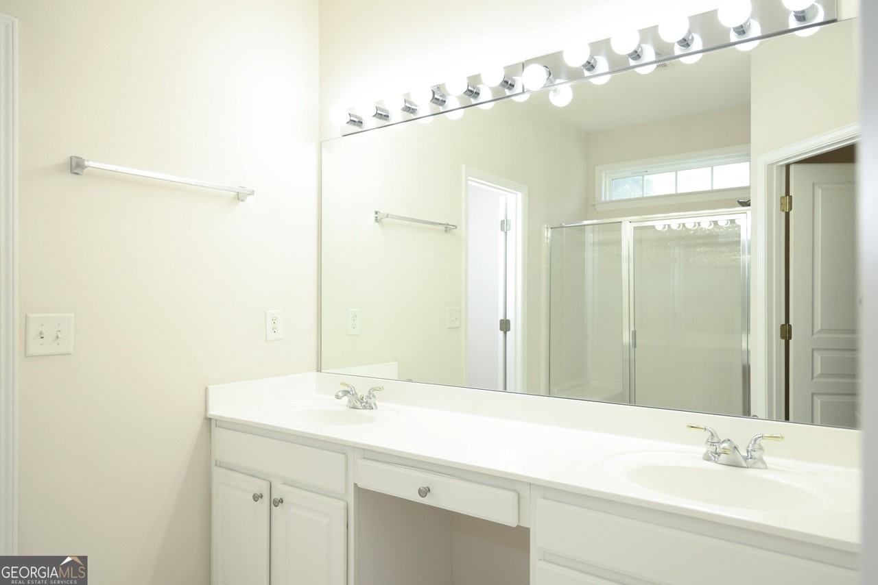 6335 Waveland Dr - Photo 7 of 33