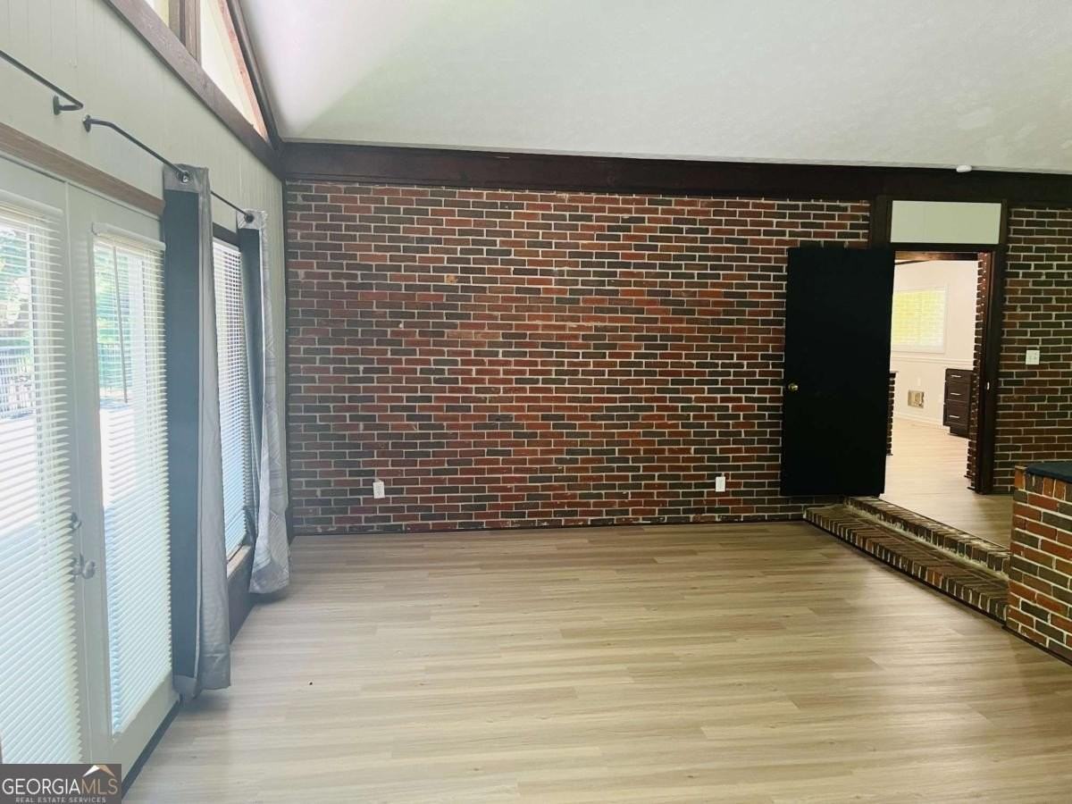 163 Old Norton Rd - Photo 5 of 47