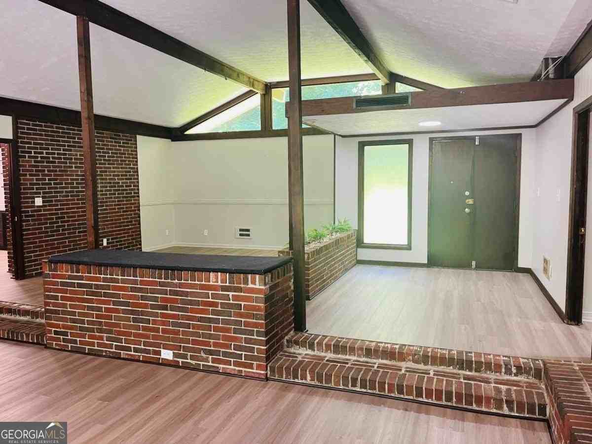 163 Old Norton Rd - Photo 6 of 47