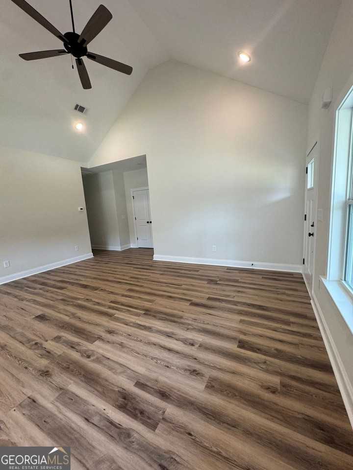 201 Oak Ave - Photo 2 of 15