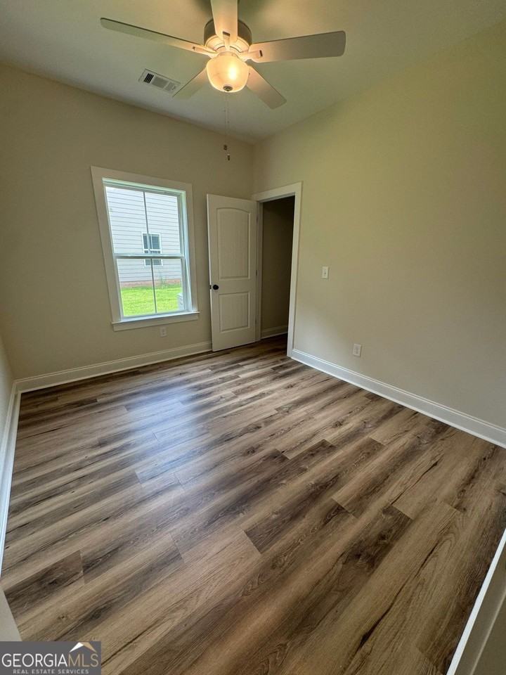 201 Oak Ave - Photo 6 of 15