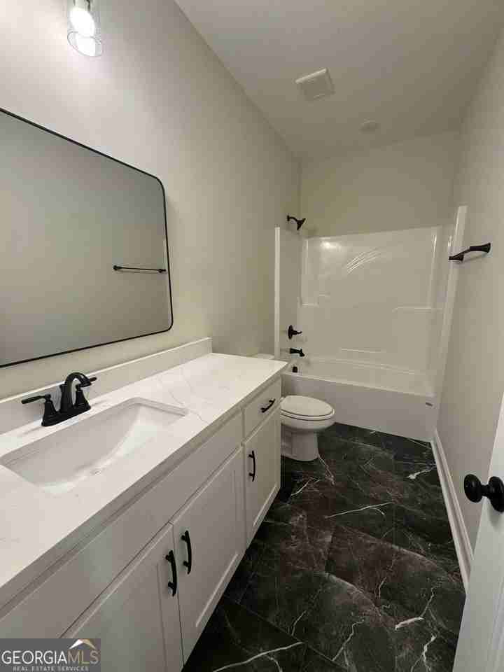 201 Oak Ave - Photo 7 of 15