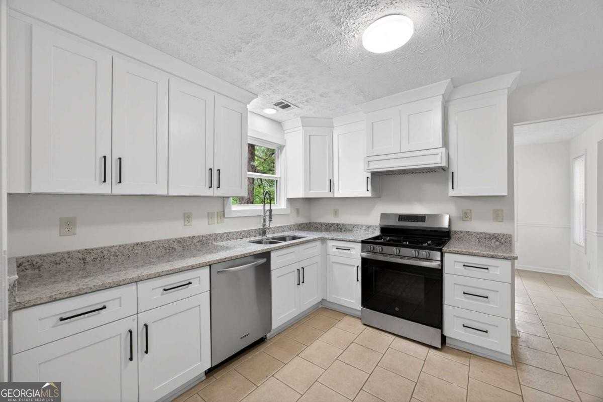 6898 Babbling Brook Dr - Photo 4 of 21