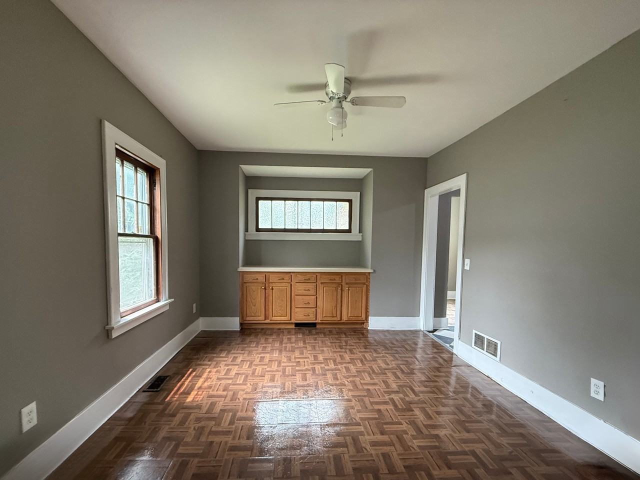 915 Woodstock Ave #1 - Photo 7 of 14