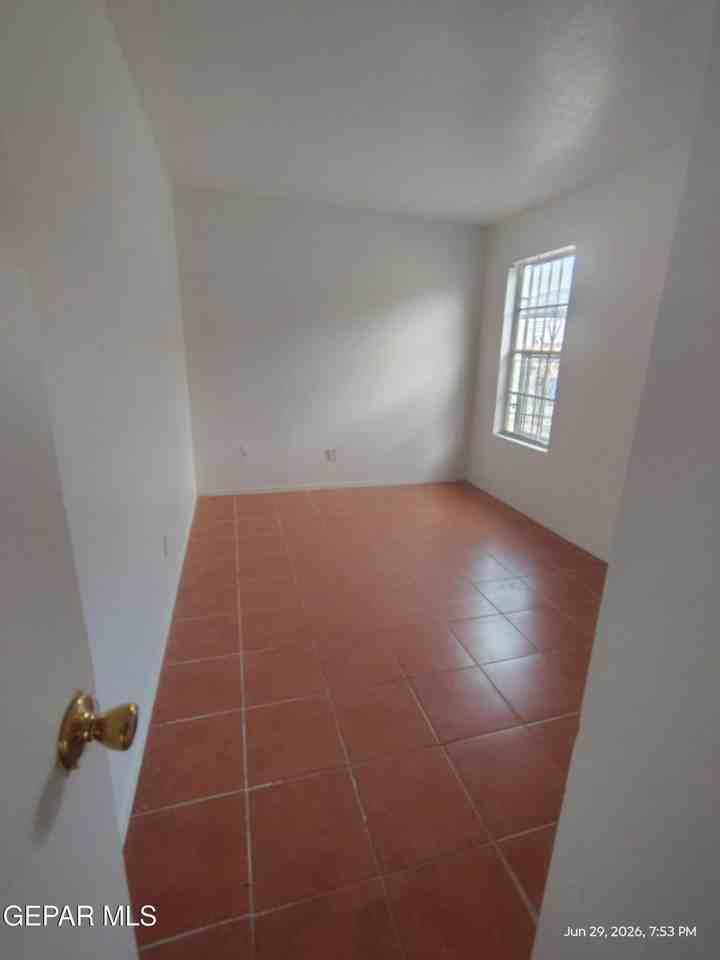 8905 Ankerson St - Photo 6 of 9