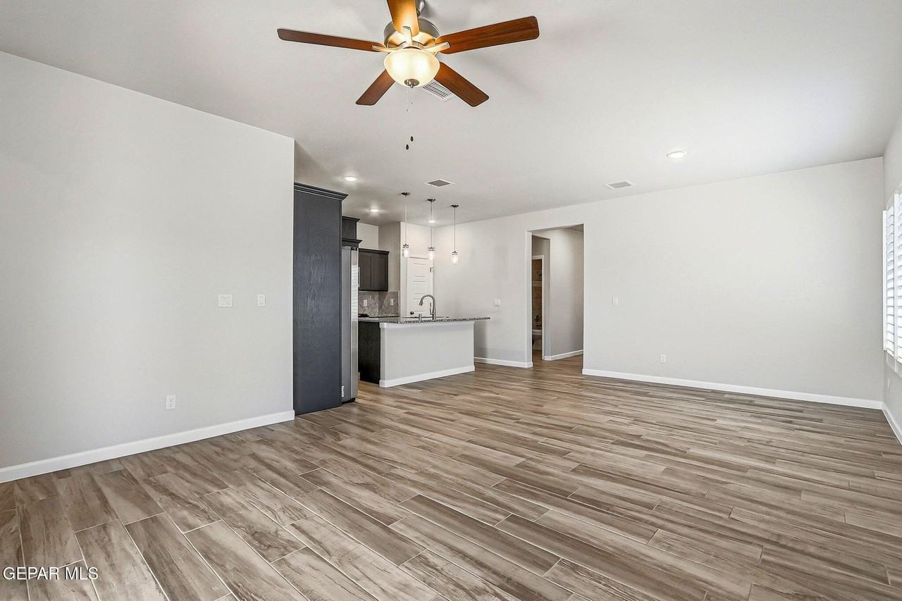 14801 Mike A Mendoza Ave - Photo 6 of 28