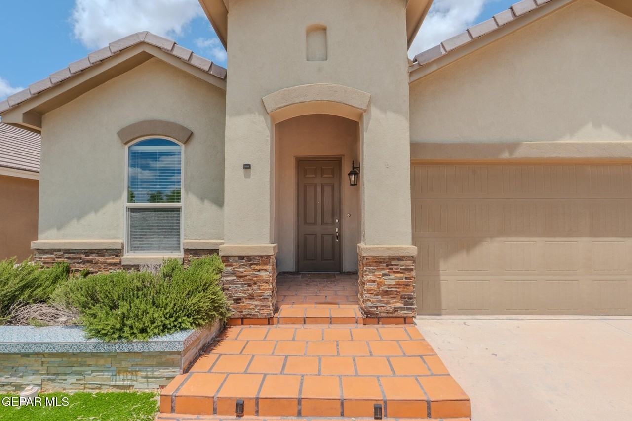 12485 Knightsbridge Dr - Photo 4 of 50