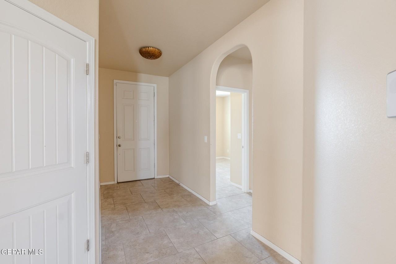 12485 Knightsbridge Dr - Photo 6 of 50
