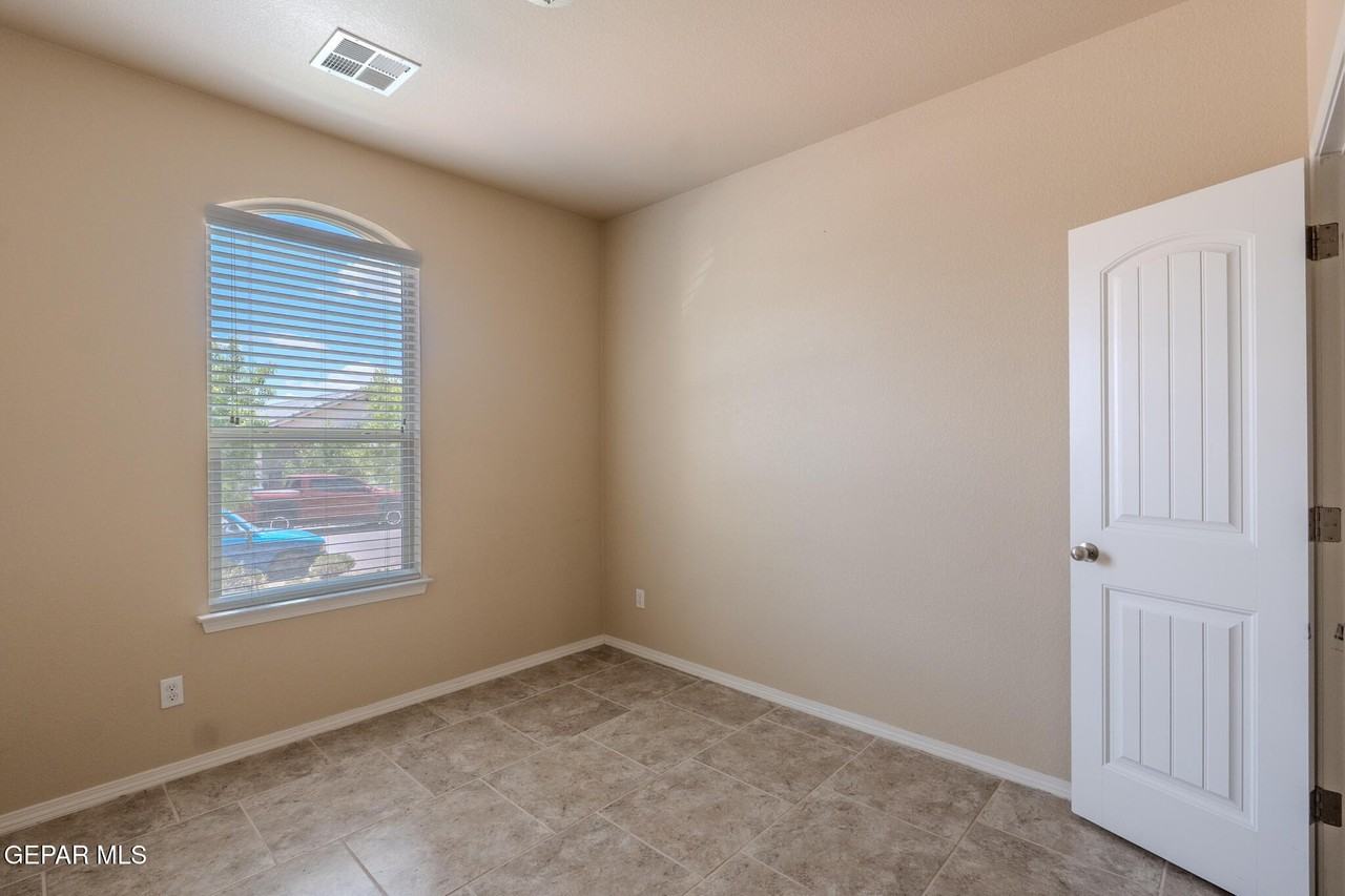 12485 Knightsbridge Dr - Photo 7 of 50
