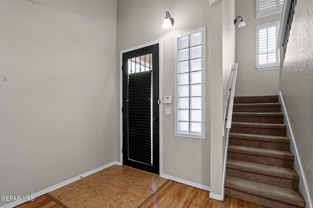 2057 Shreya St - Photo 6 of 43