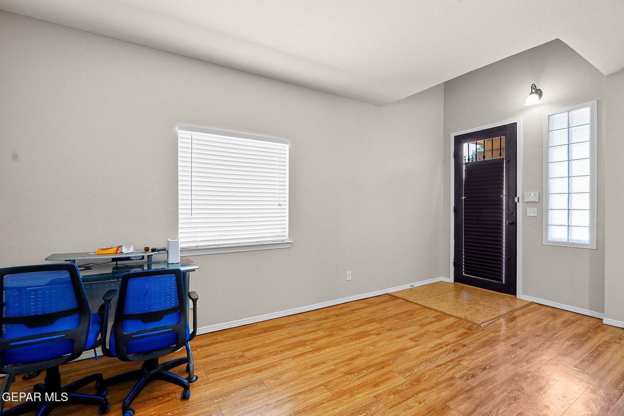2057 Shreya St - Photo 7 of 43